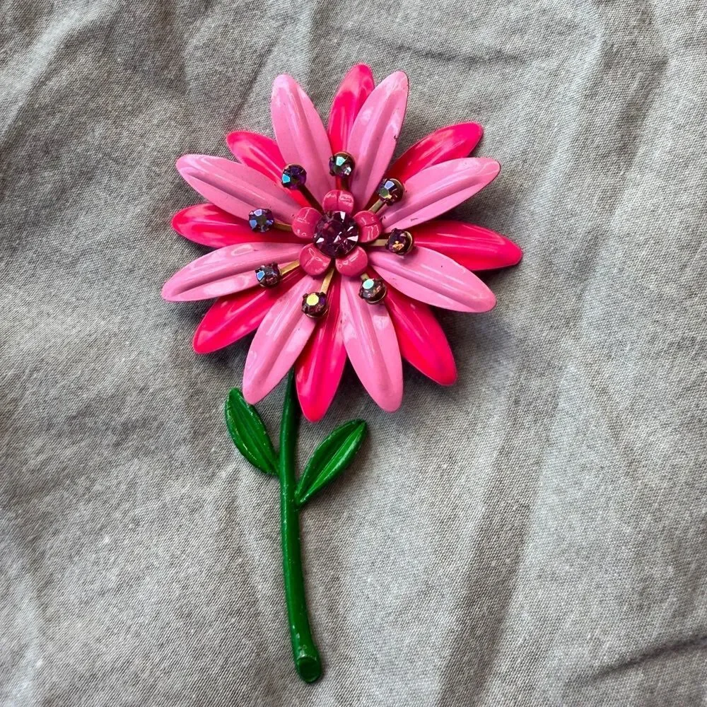 Mid Century Mod Pink & Green Enamel Daisy Flower Power Brooch with Rhinestone Ac - Picture 3 of 4